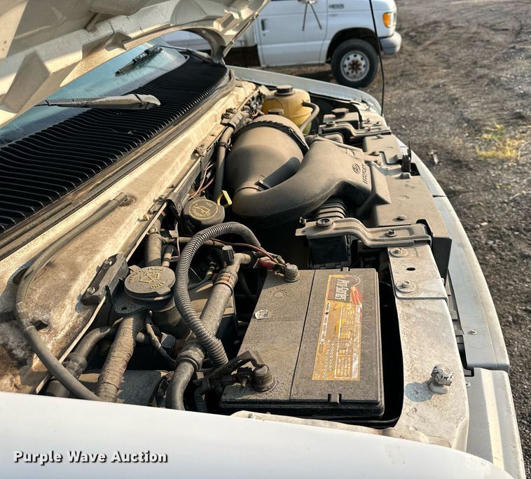 image for item DS6432 1998 Ford E350  box truck