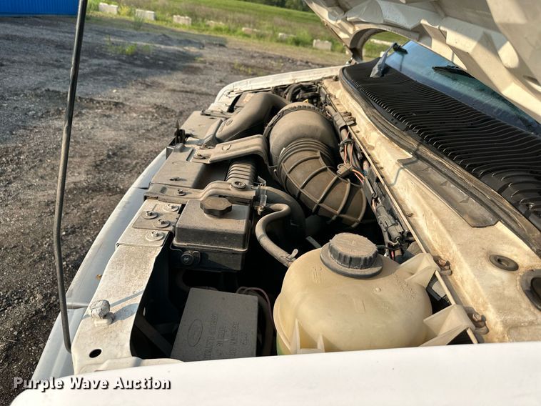 image for item DS6432 1998 Ford E350  box truck