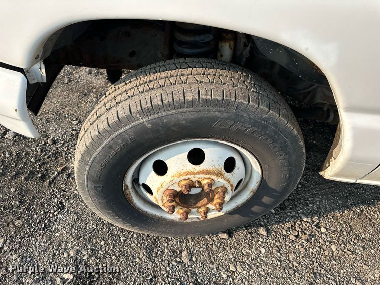 image for item DS6432 1998 Ford E350  box truck