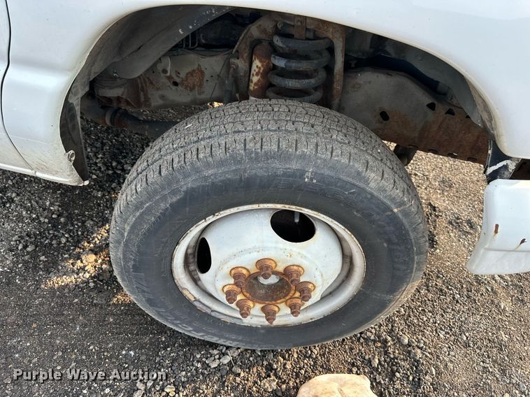 image for item DS6432 1998 Ford E350  box truck