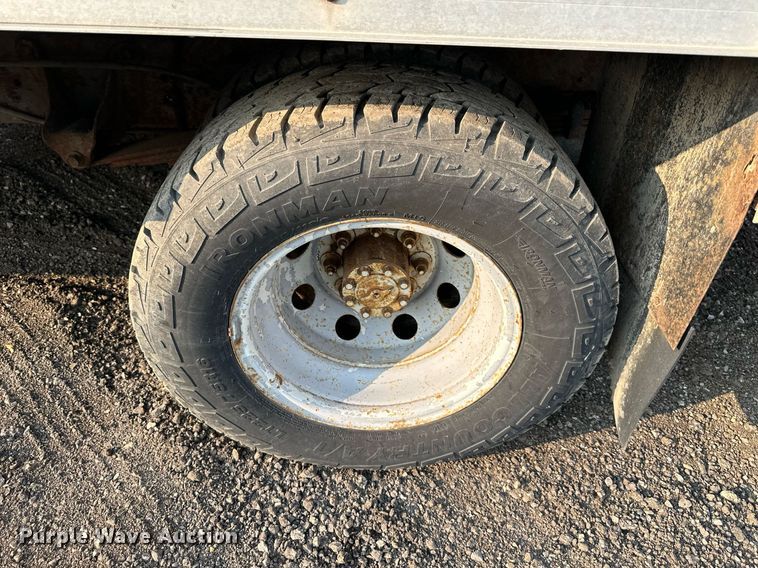 image for item DS6432 1998 Ford E350  box truck