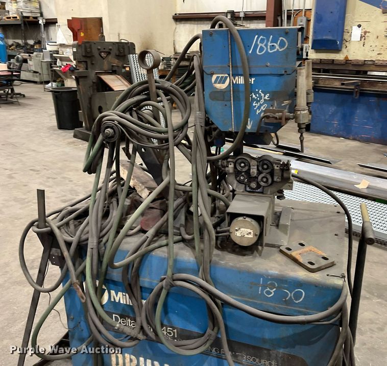 image for item EI0576 Miller Deltaweld 451  welder