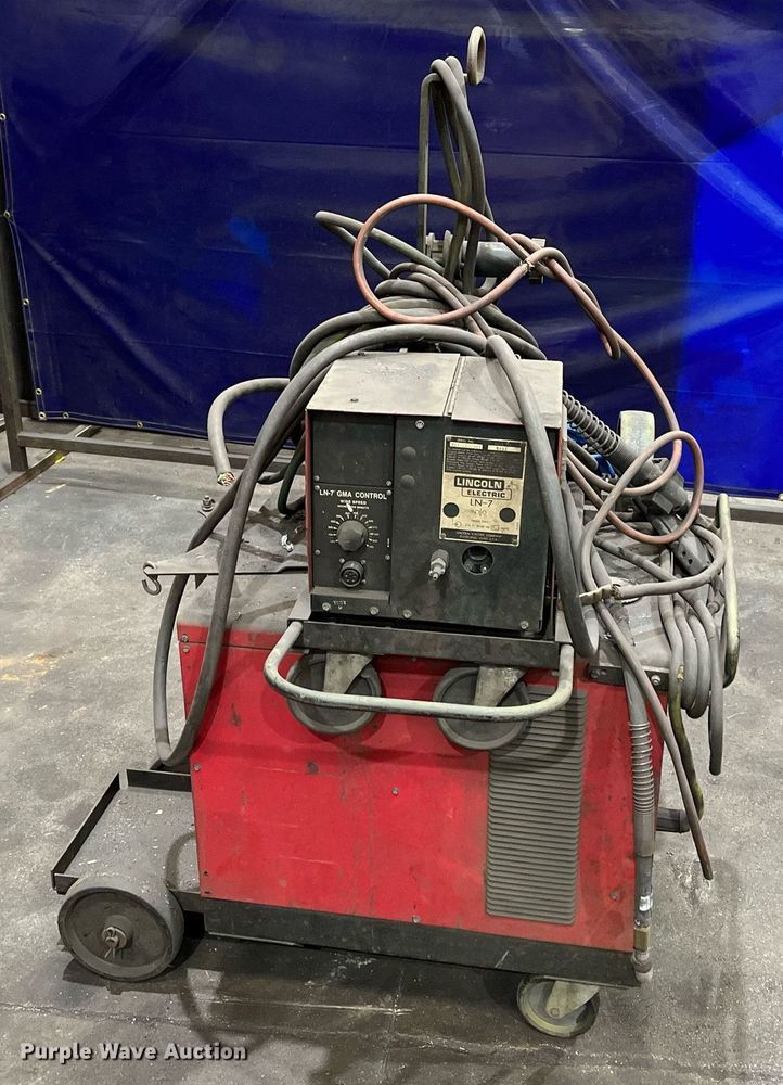 image for item EI0578 Lincoln Idealarc CV-300  welder