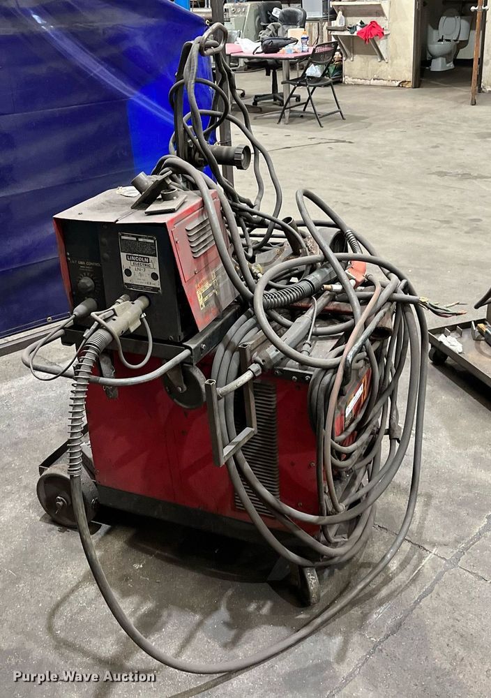 image for item EI0581 Lincoln Idealarc CV-300  welder