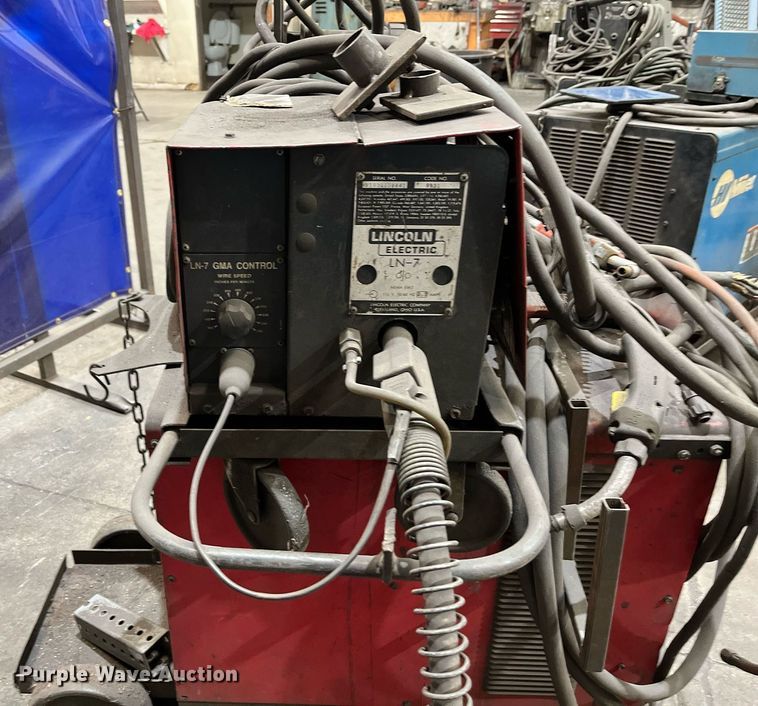 image for item EI0581 Lincoln Idealarc CV-300  welder