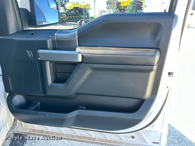 image for item IB9300 2016 Ford F150  SuperCrew pickup truck