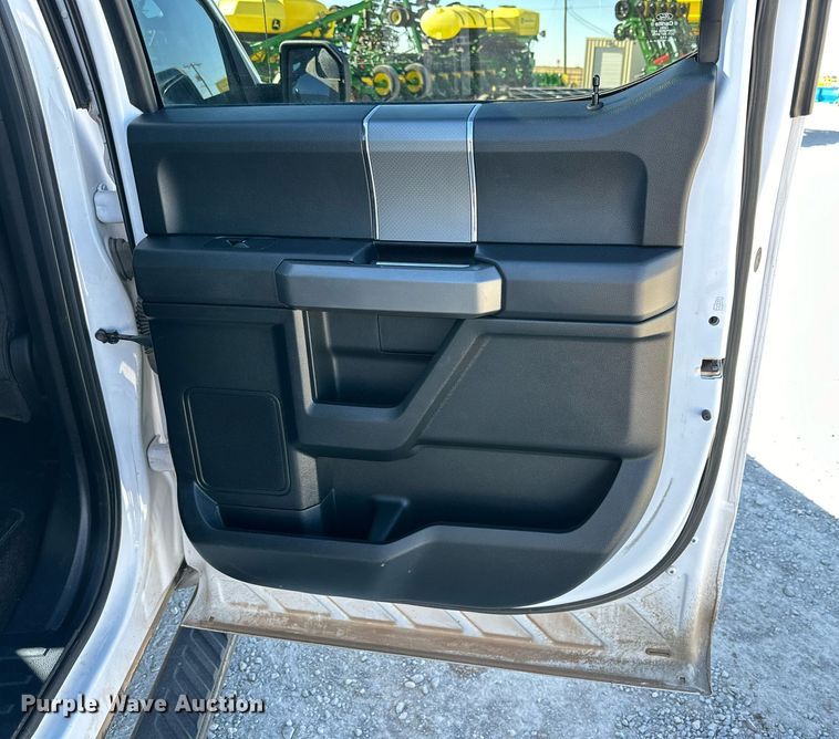 image for item IB9300 2016 Ford F150  SuperCrew pickup truck