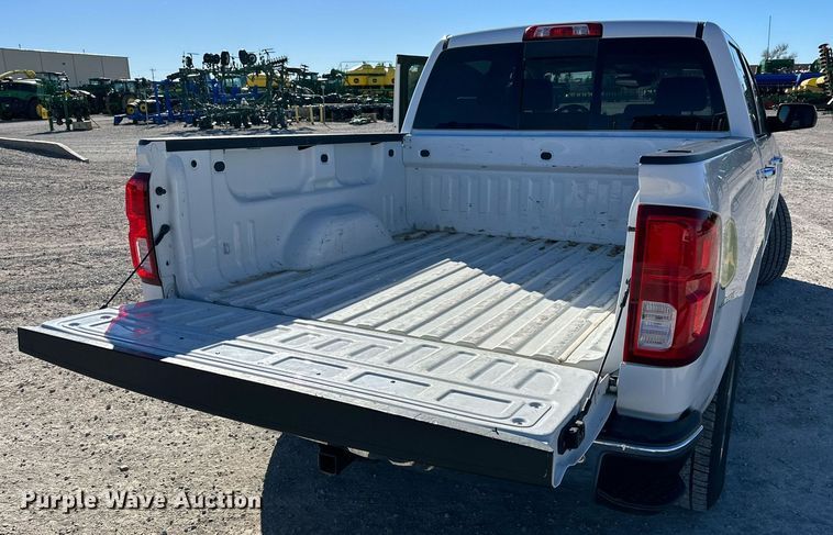 image for item IB9301 2017 Chevrolet Silverado 1500  Crew Cab pickup truck