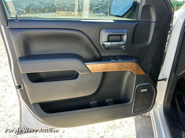 image for item IB9301 2017 Chevrolet Silverado 1500  Crew Cab pickup truck