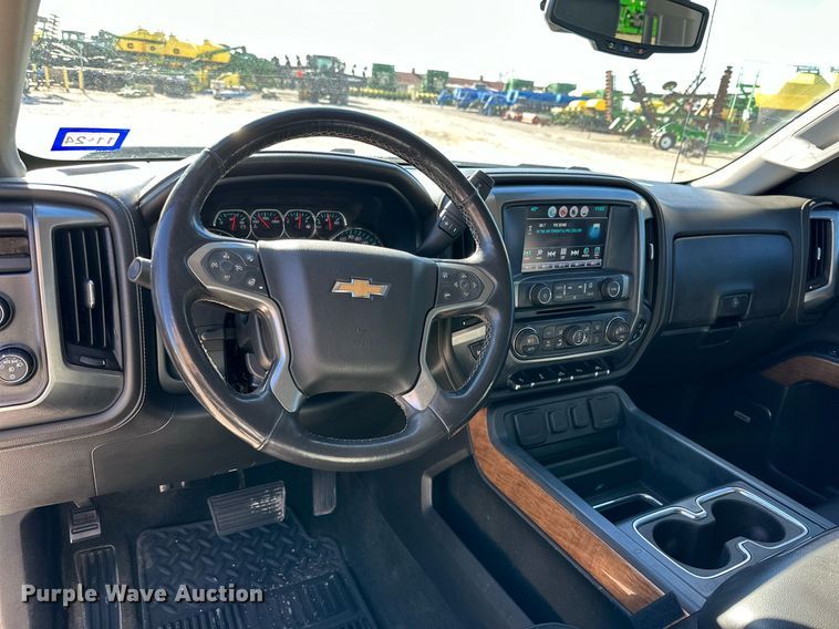 image for item IB9301 2017 Chevrolet Silverado 1500  Crew Cab pickup truck