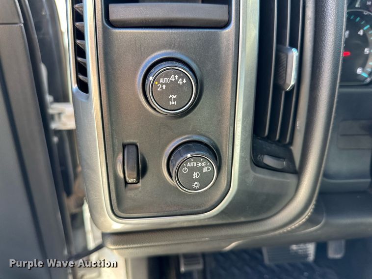 image for item IB9301 2017 Chevrolet Silverado 1500  Crew Cab pickup truck