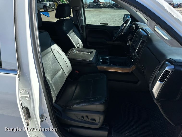 image for item IB9301 2017 Chevrolet Silverado 1500  Crew Cab pickup truck