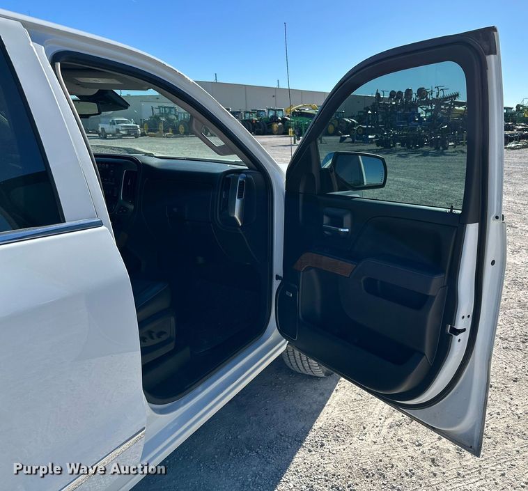 image for item IB9301 2017 Chevrolet Silverado 1500  Crew Cab pickup truck