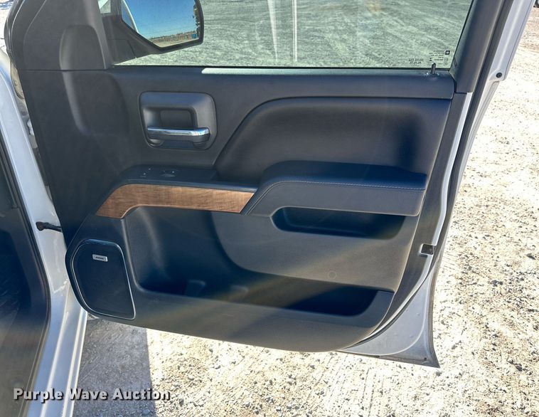 image for item IB9301 2017 Chevrolet Silverado 1500  Crew Cab pickup truck