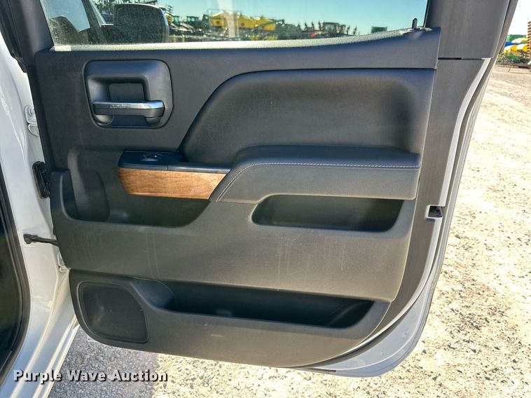 image for item IB9301 2017 Chevrolet Silverado 1500  Crew Cab pickup truck