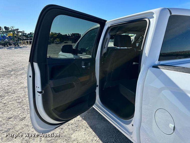 image for item IB9301 2017 Chevrolet Silverado 1500  Crew Cab pickup truck