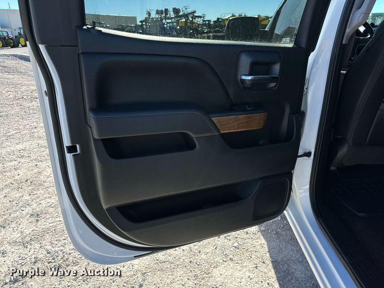 image for item IB9301 2017 Chevrolet Silverado 1500  Crew Cab pickup truck