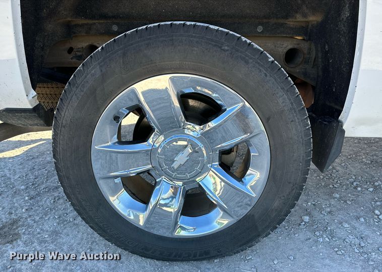 image for item IB9301 2017 Chevrolet Silverado 1500  Crew Cab pickup truck