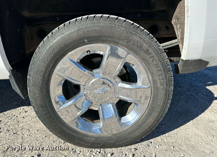 image for item IB9301 2017 Chevrolet Silverado 1500  Crew Cab pickup truck