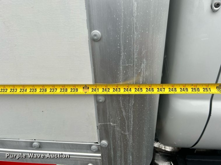 image for item KH9688 2016 Ford F650  box truck