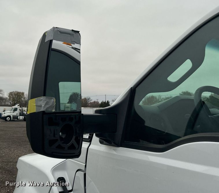 image for item KH9688 2016 Ford F650  box truck