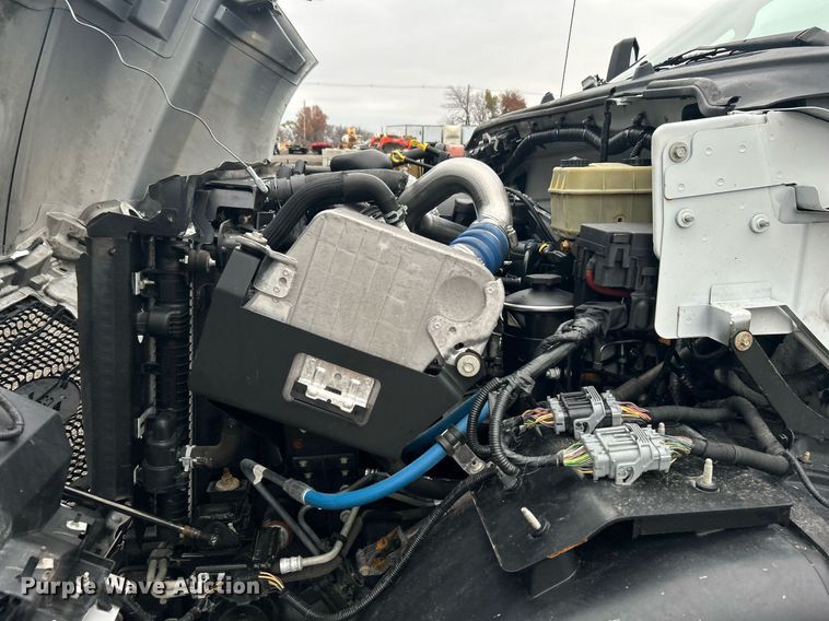 image for item KH9688 2016 Ford F650  box truck