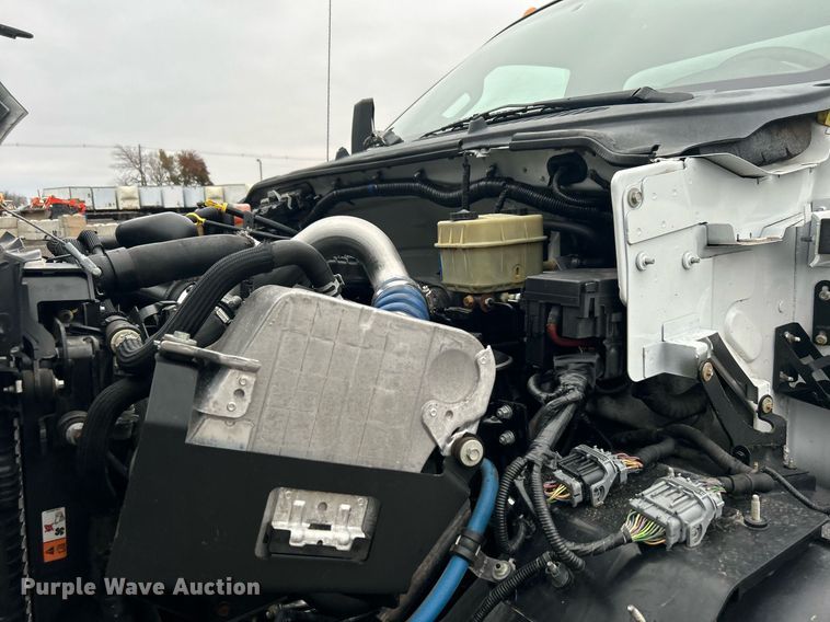 image for item KH9688 2016 Ford F650  box truck