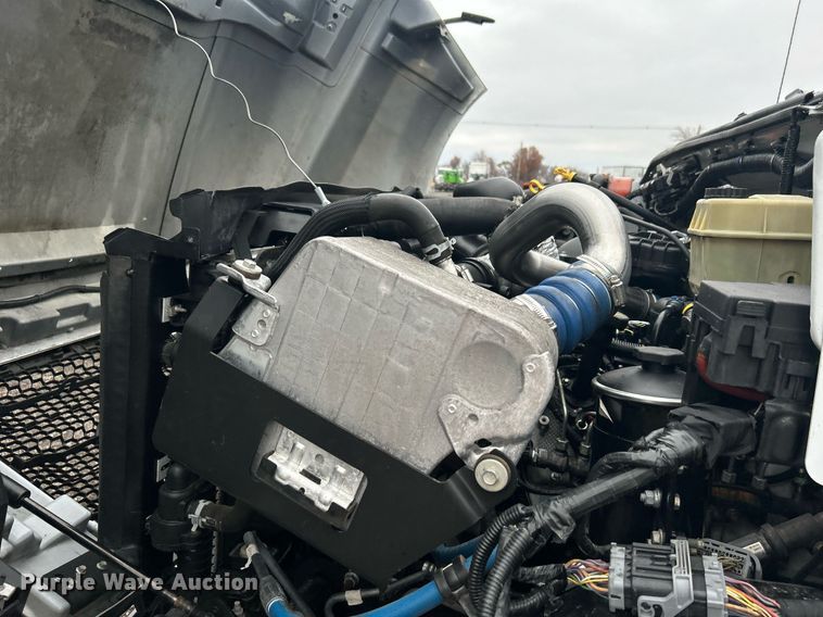 image for item KH9688 2016 Ford F650  box truck