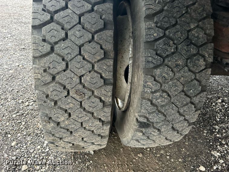 image for item KH9688 2016 Ford F650  box truck