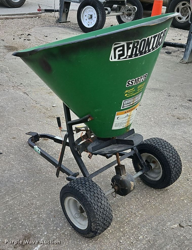 image for item LB9679 Frontier SS1022B  spreader