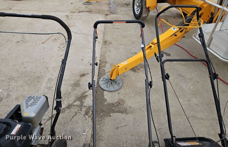 image for item LB9683 Push lawn mowers