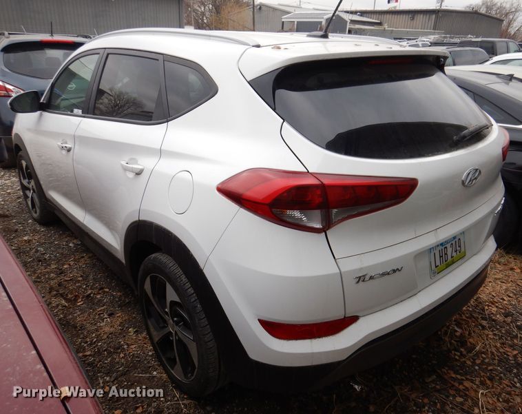 image for item LC9403 2016 Hyundai Tucson  SUV