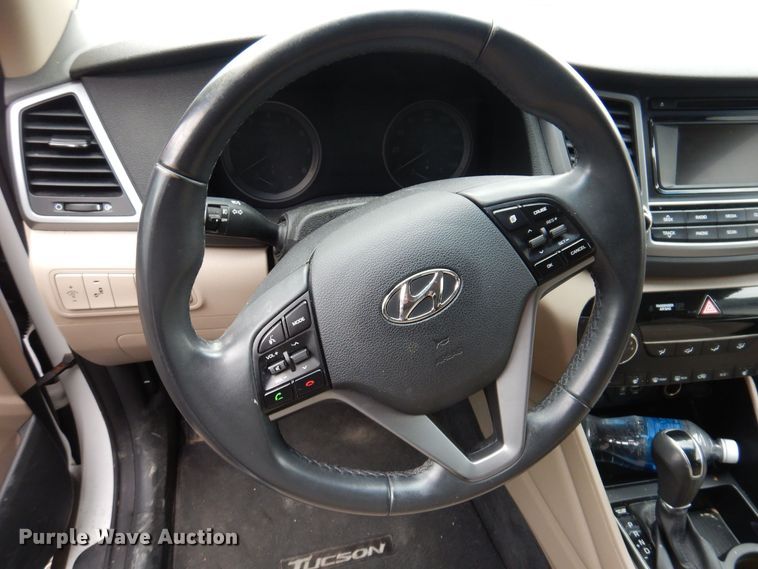 image for item LC9403 2016 Hyundai Tucson  SUV