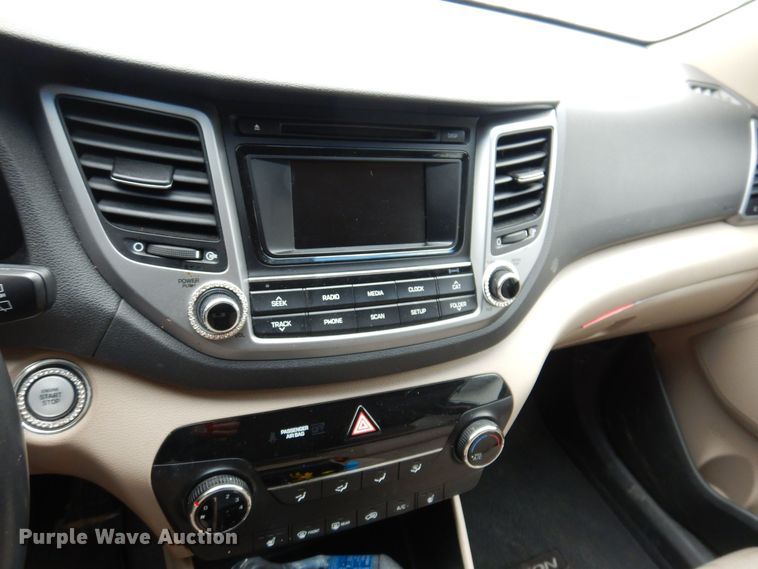 image for item LC9403 2016 Hyundai Tucson  SUV