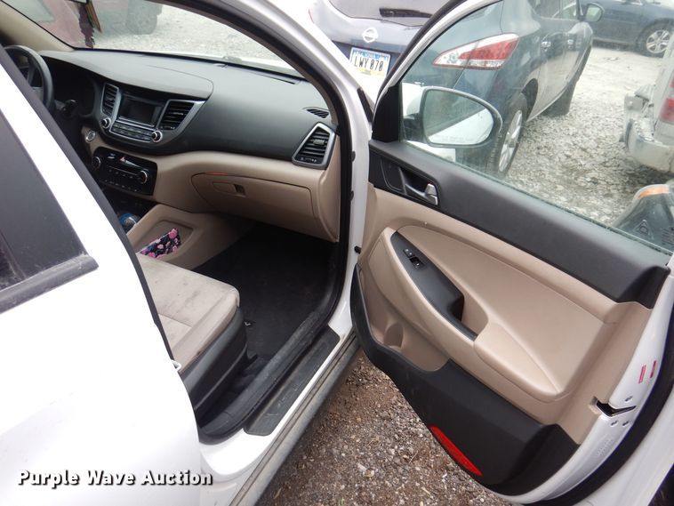 image for item LC9403 2016 Hyundai Tucson  SUV