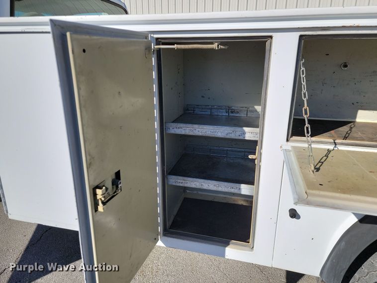 image for item LD9096 1999 Ford F450 Super Duty utility / service truck