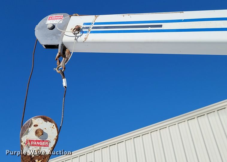 image for item LD9096 1999 Ford F450 Super Duty utility / service truck