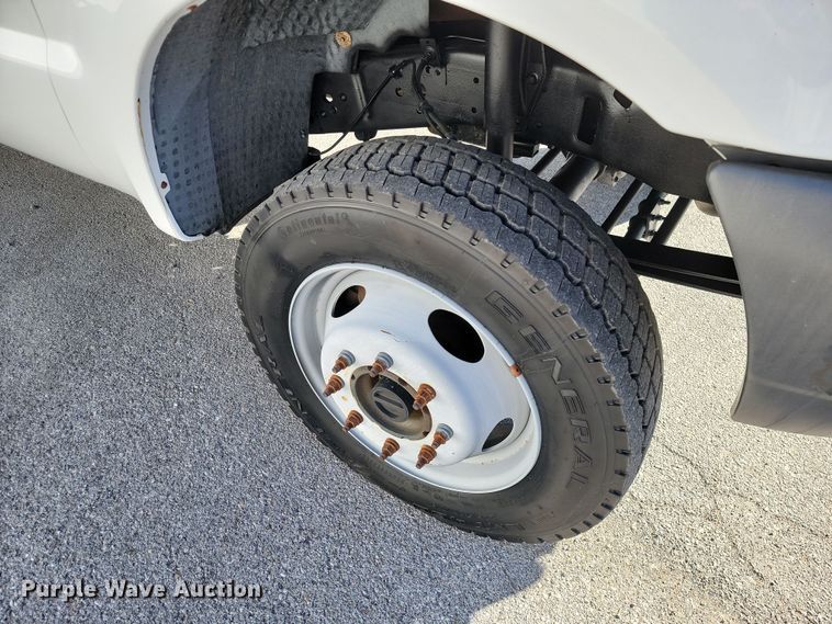 image for item LD9096 1999 Ford F450 Super Duty utility / service truck