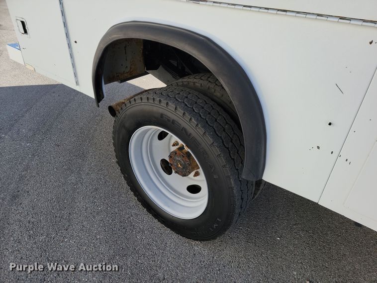 image for item LD9096 1999 Ford F450 Super Duty utility / service truck