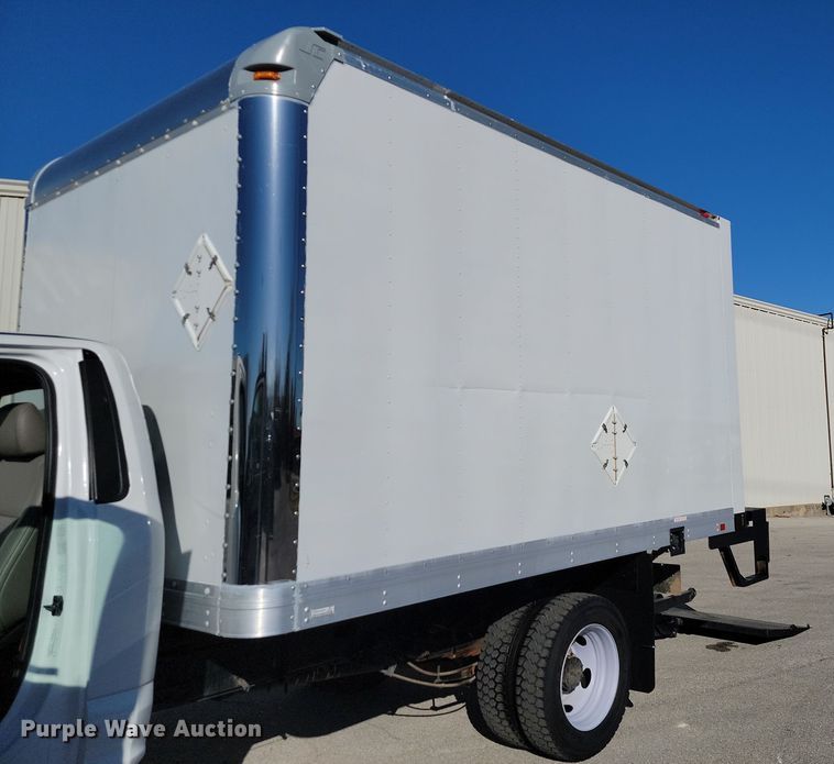 image for item LD9097 2017 Ford F450 Super Duty XL box truck