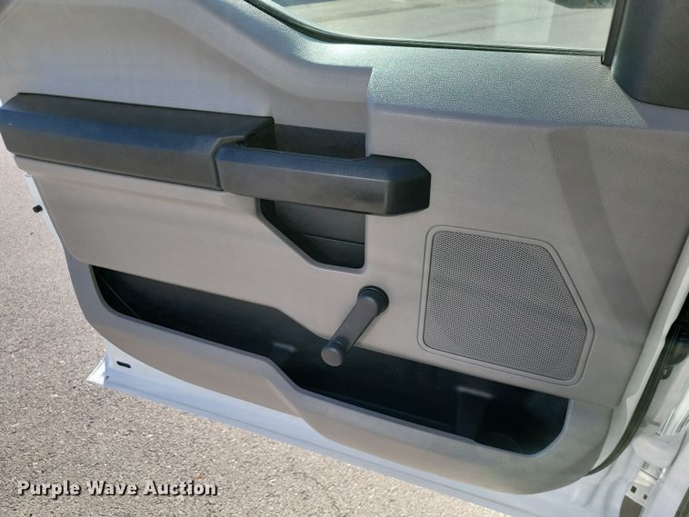 image for item LD9097 2017 Ford F450 Super Duty XL box truck