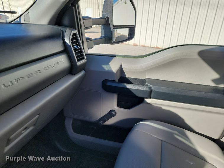 image for item LD9097 2017 Ford F450 Super Duty XL box truck