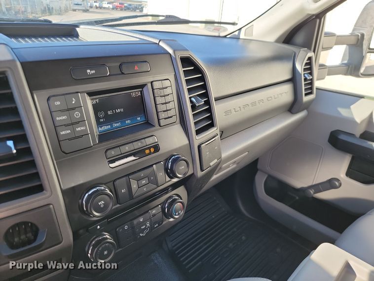 image for item LD9097 2017 Ford F450 Super Duty XL box truck