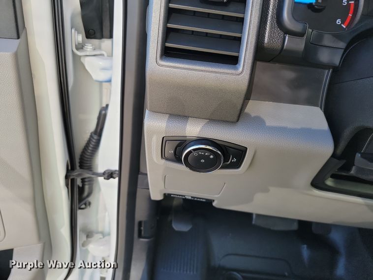 image for item LD9097 2017 Ford F450 Super Duty XL box truck