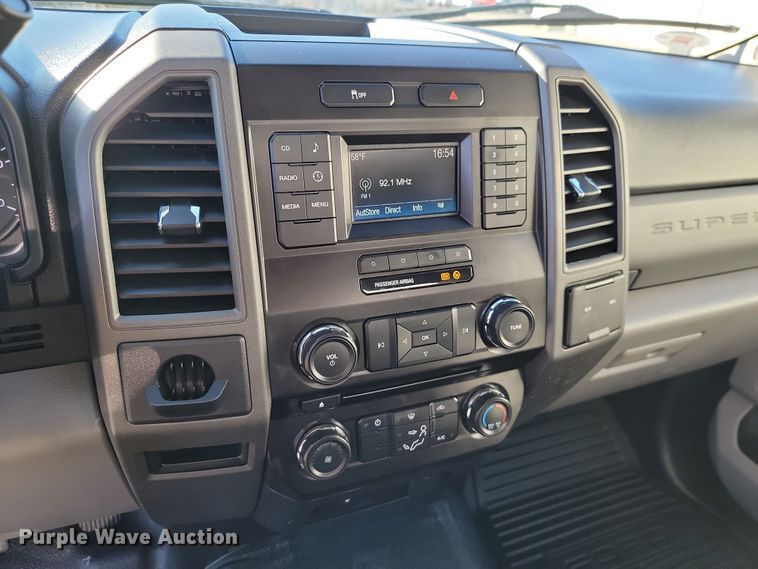 image for item LD9097 2017 Ford F450 Super Duty XL box truck