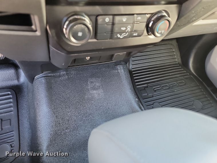 image for item LD9097 2017 Ford F450 Super Duty XL box truck