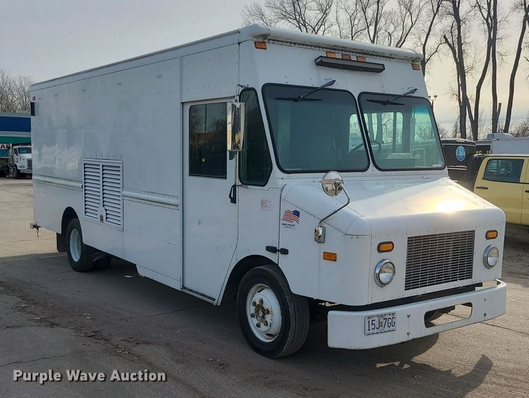 image for item LJ9420 2008 Freightliner MT45  delivery truck