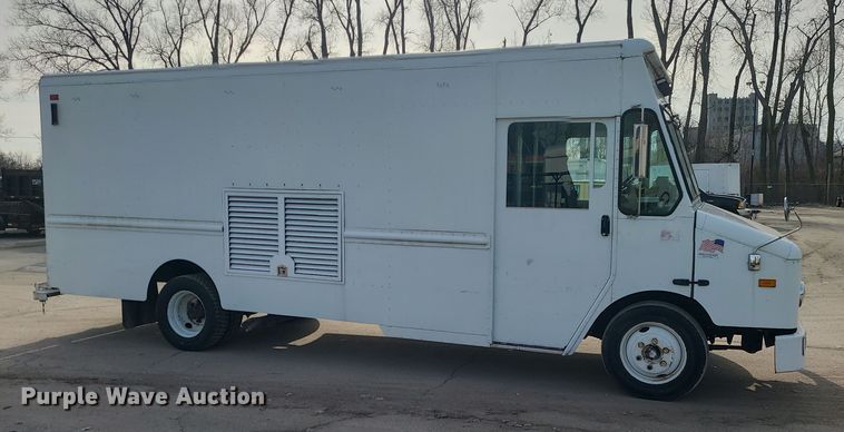 image for item LJ9420 2008 Freightliner MT45  delivery truck