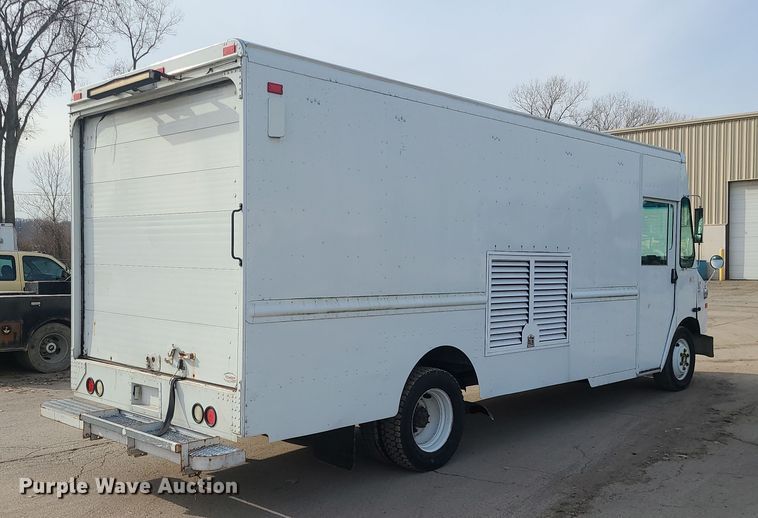 image for item LJ9420 2008 Freightliner MT45  delivery truck