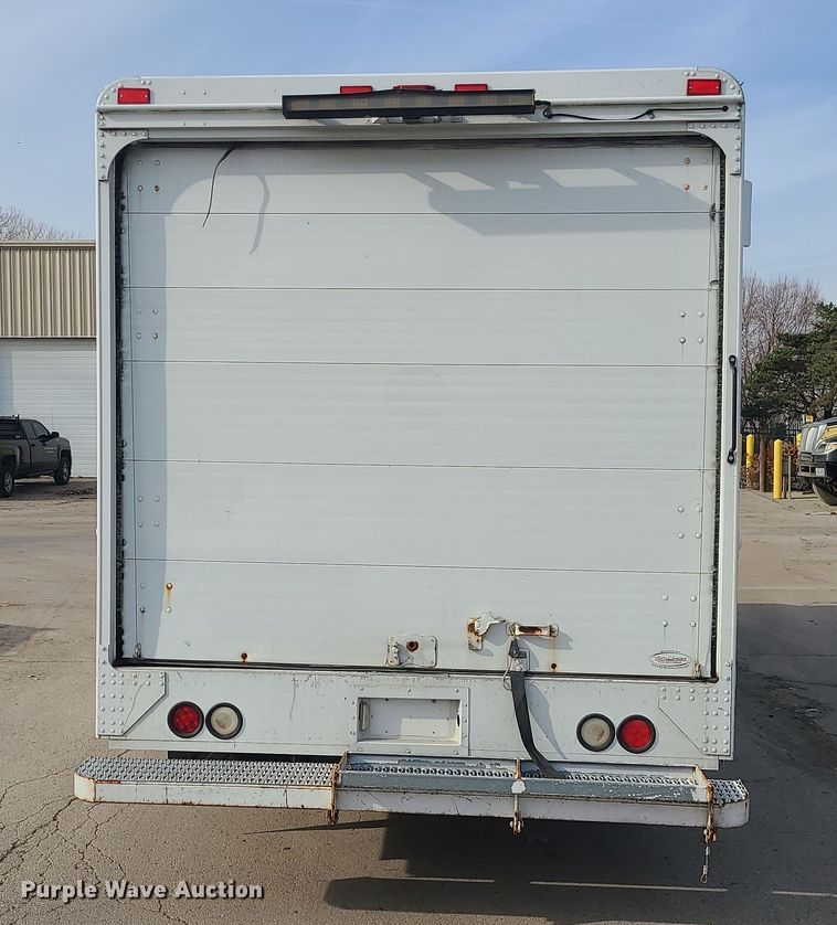 image for item LJ9420 2008 Freightliner MT45  delivery truck